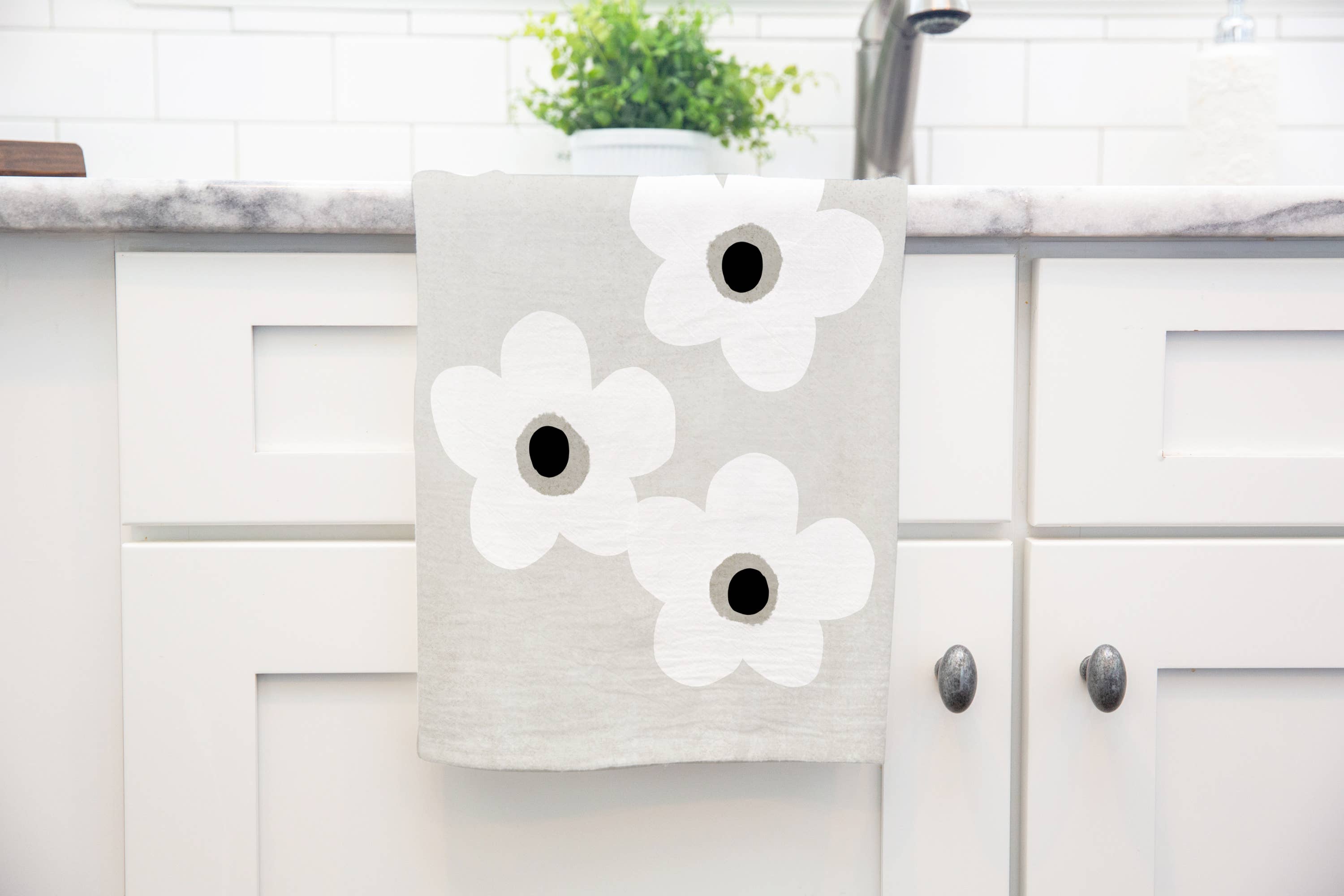 Susan Case Designs - Wholesale Tea Towel - Floral Cotton Tea Towel - White Flowers - Kitchen Decor2