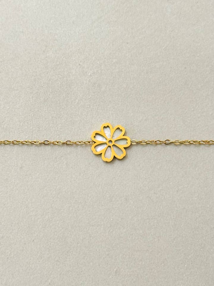 Minimalistisk hvidt blomsterarmbånd for engroshandel hos Cassette Barcelona