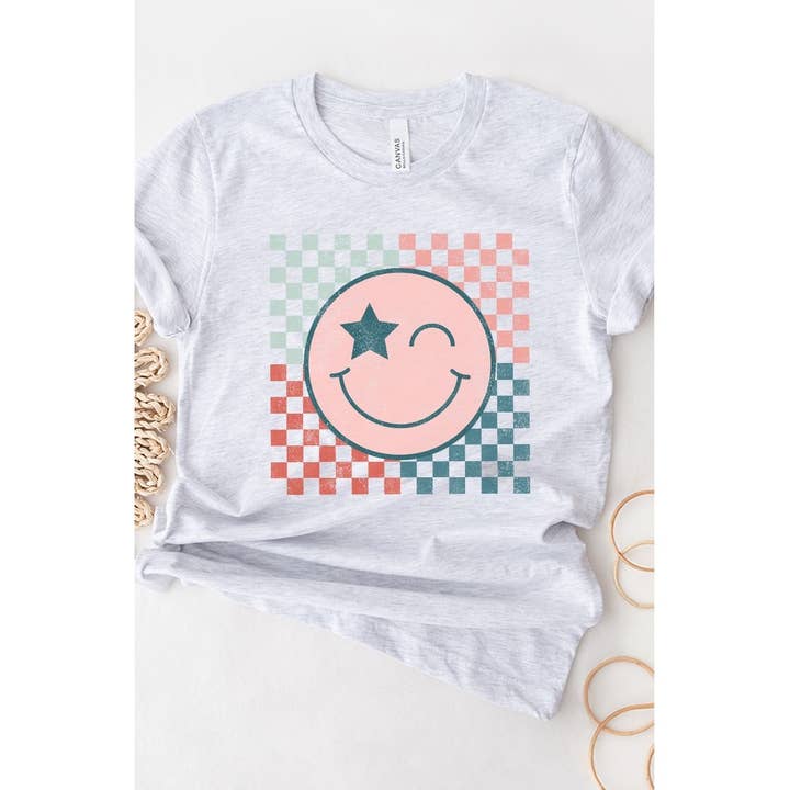 T-Shirt Gráfico Star Winky Smiley Checker PLUS SIZE por atacado de Kissed Apparel