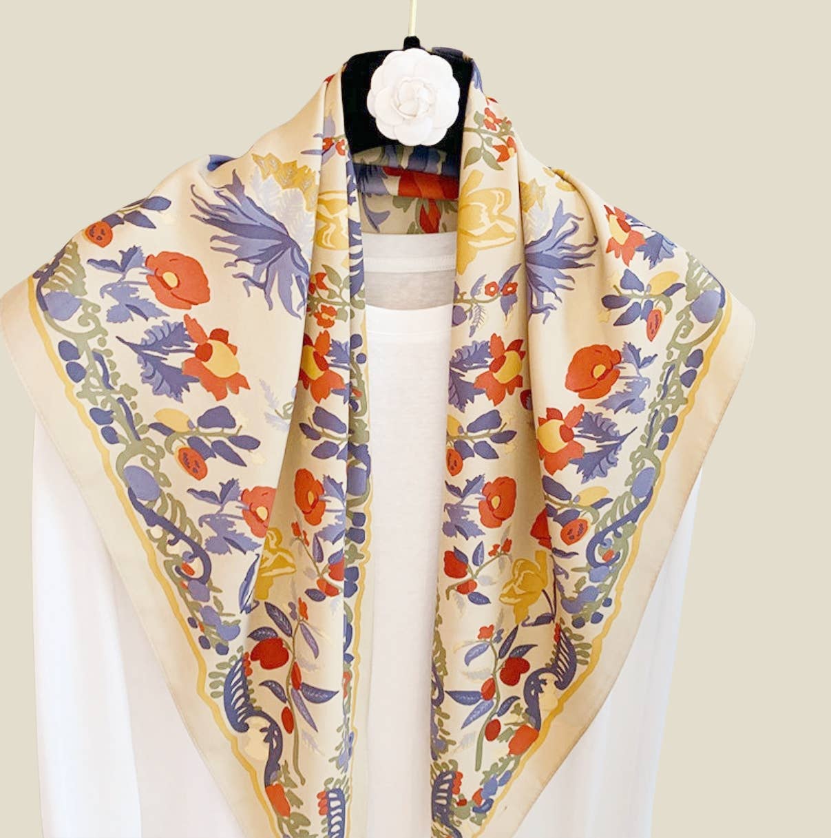 JC Sunny Fashion – wholesale Scarf – Women's – JC023328T Printed Triangle Scarf – Bandana Style Wrap / Shawl14