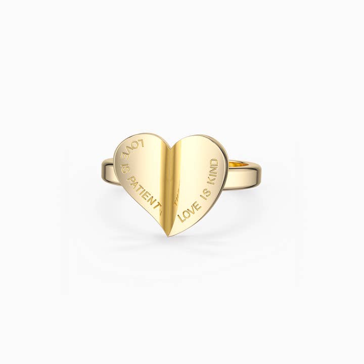 Bague à effigie Chapters of Love gravée pour la vente par Vanimy Jewelry