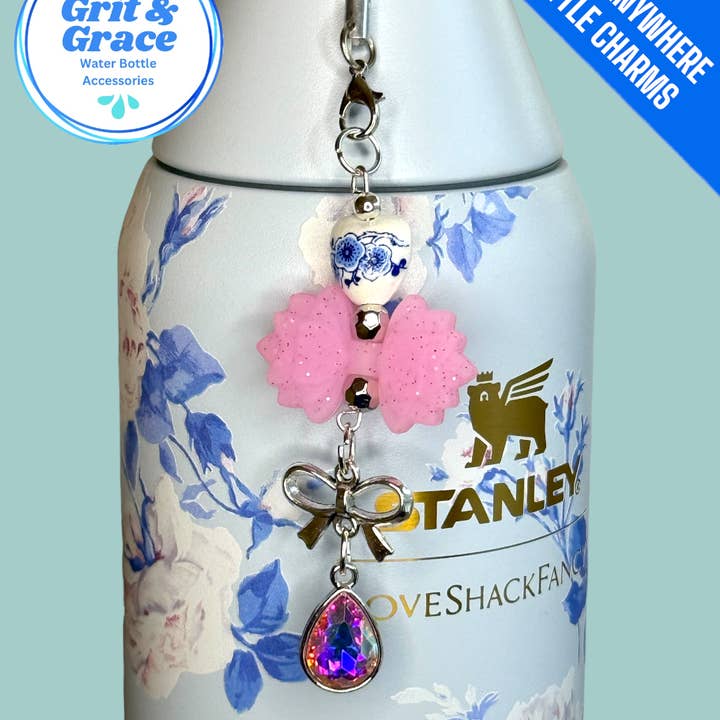 Colgante de botella rosa y azul para colgar en cualquier lugar para venta al por mayor de Grit & Grace Water Bottle Accessories