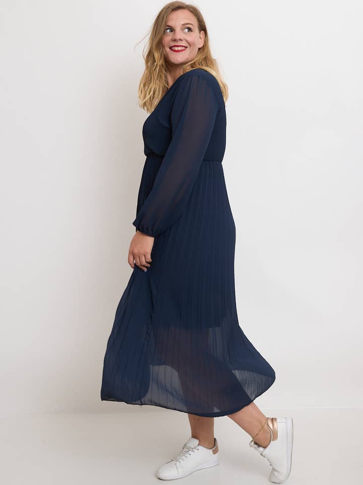 C'MELODIE - Wholesale Dress - Women's - Elegant Long-Sleeve Pleated Dresses in Plus Size3