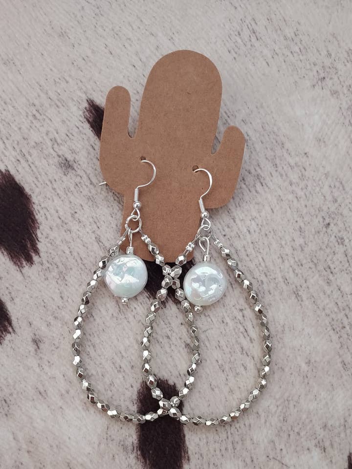 Boucles d'oreilles Boujee Cowgirl pour la vente par The peachy cactus boutique