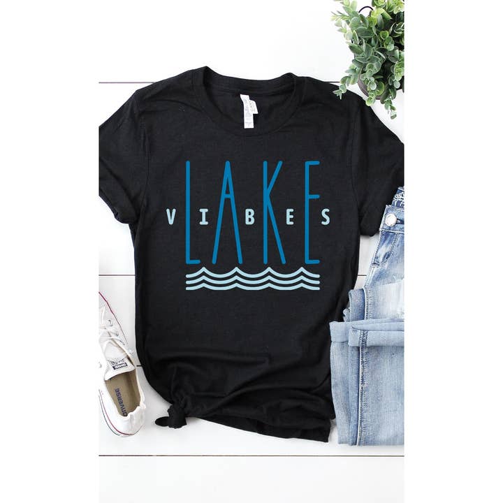 Kissed Apparel - Vente T-shirt sérigraphié – femme - T-shirt graphique d'été Lake Vibes8