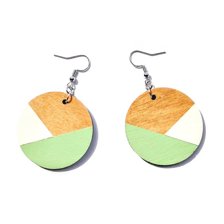 Mini sjöskum + krämfärgade träörhängen i blockfärger för wholesale av Spoon & Theory Handmade