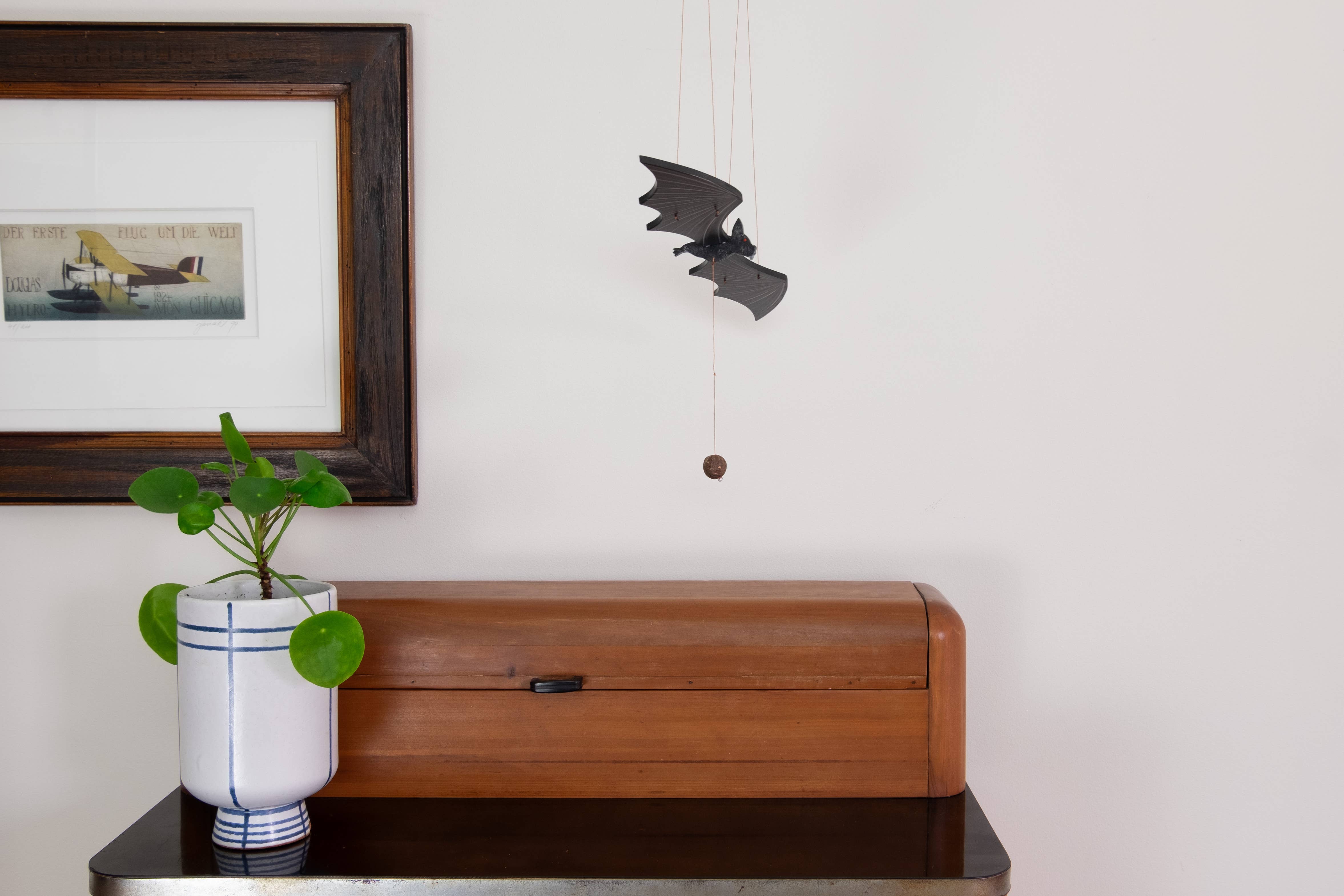 Tulia's Artisan Gallery - Vente Mobiles - Batte Flying Mobile4