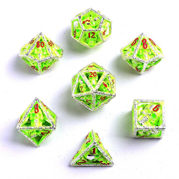 Set de dés en métal creux Skull's Grin - Glow in the Dark Green pour la vente par Hymgho Premium Dice