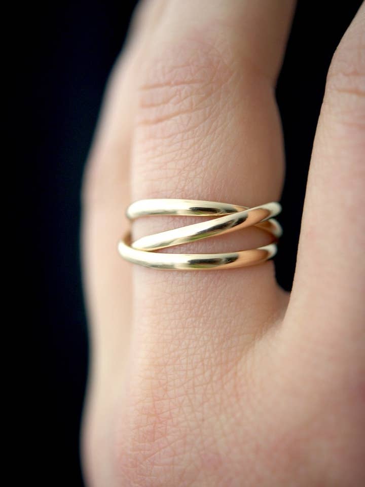 Bague spirale infini, remplissage en or 14 carats pour la vente par Hannah Naomi