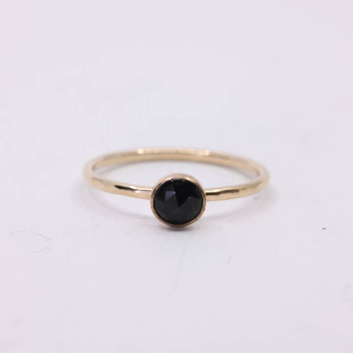 The Land of Salt - Wholesale Single Stone/Solitaire Ring - Medium Onyx Stacking Ring in Gold