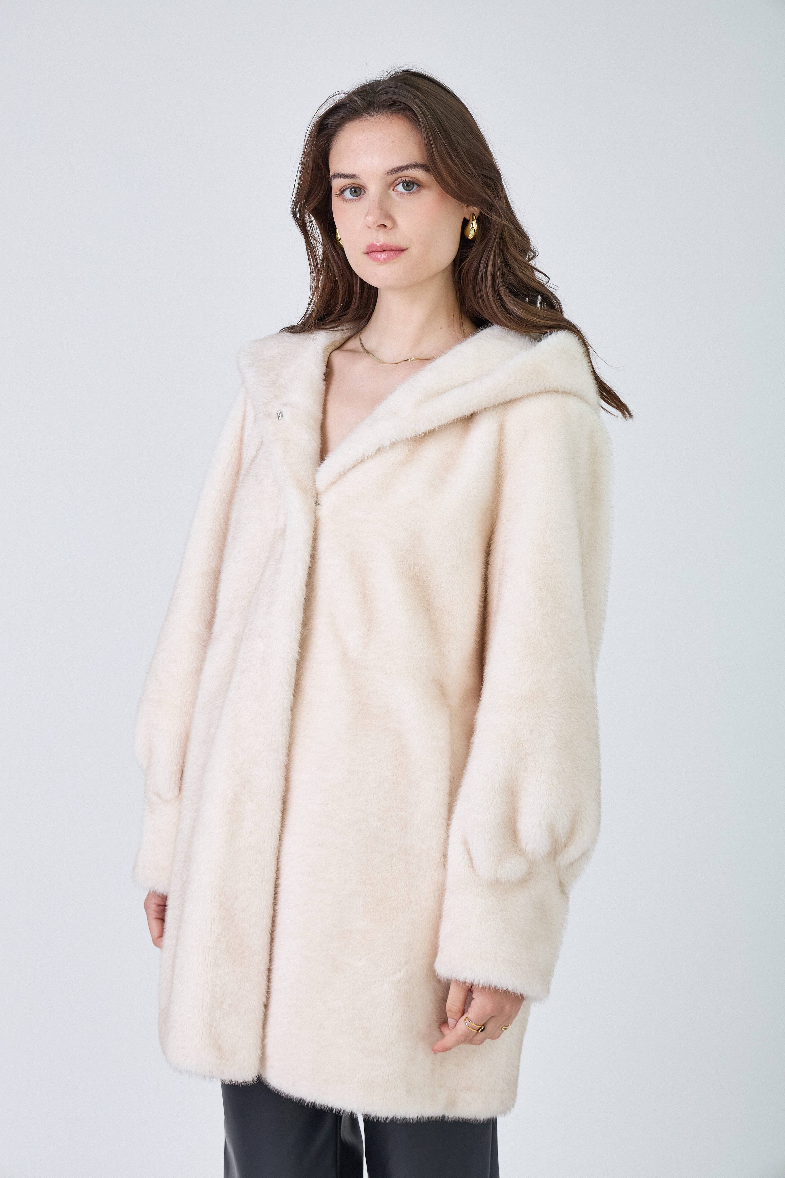 Giovanni Paris – wholesale Päls/fuskpäls - Dam – Lisa's kappa i midjelång fuskpäls med huva och dragsko i midjan7