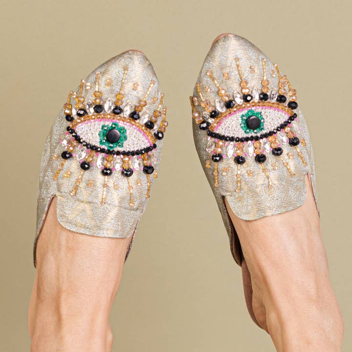 Mule da donna con ricamo artigianale a punta Good Eye Mint per la vendita all'ingrosso da parte di Fuchsia