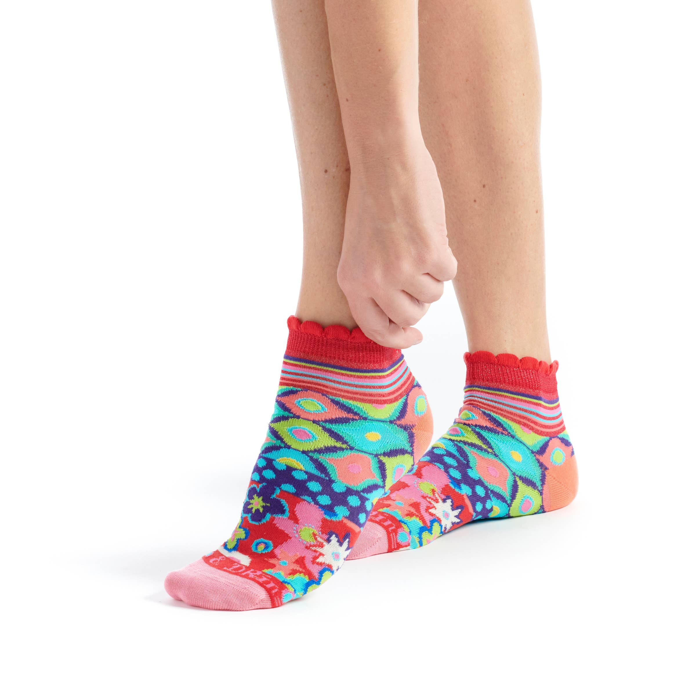 Dub & Drino – wholesale Socks – Women's – Aveolate Scalloped Edge Ankle Socks1