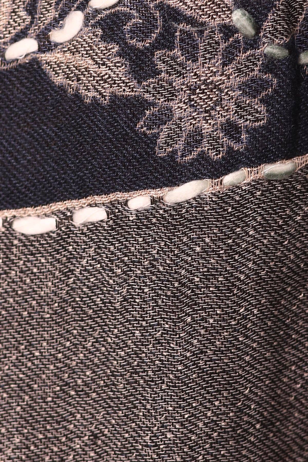 SVEZElife - Wholesale Scarf - Women's - Reversible Paisley Jacquard Cotton Viscose Scarf – Navy Ivory | SVEŽElife3