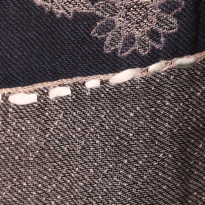 SVEZElife - Wholesale Scarf - Women's - Reversible Paisley Jacquard Cotton Viscose Scarf – Navy Ivory | SVEŽElife3