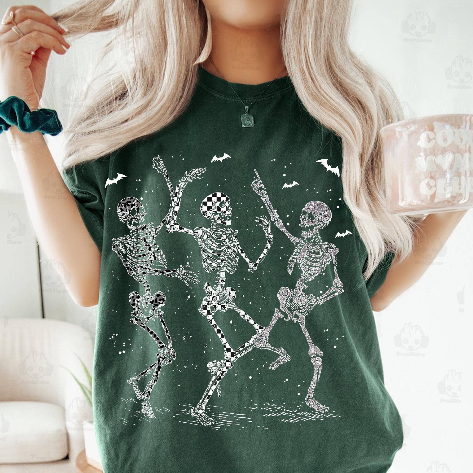 NVC Ecommerce LLC - Vendita all'ingrosso Maglietta stampata - Unisex - Maglietta Scheletri Danzanti di Halloween, Maglione Scheletro Retrò2