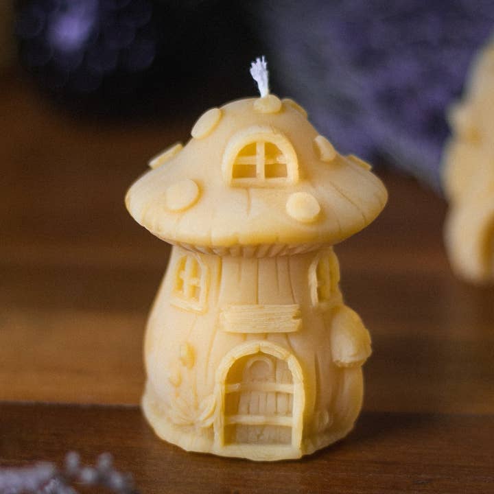 The Ramblin' Bee - Wholesale Novelty Candle - Toadstool Fairy House
