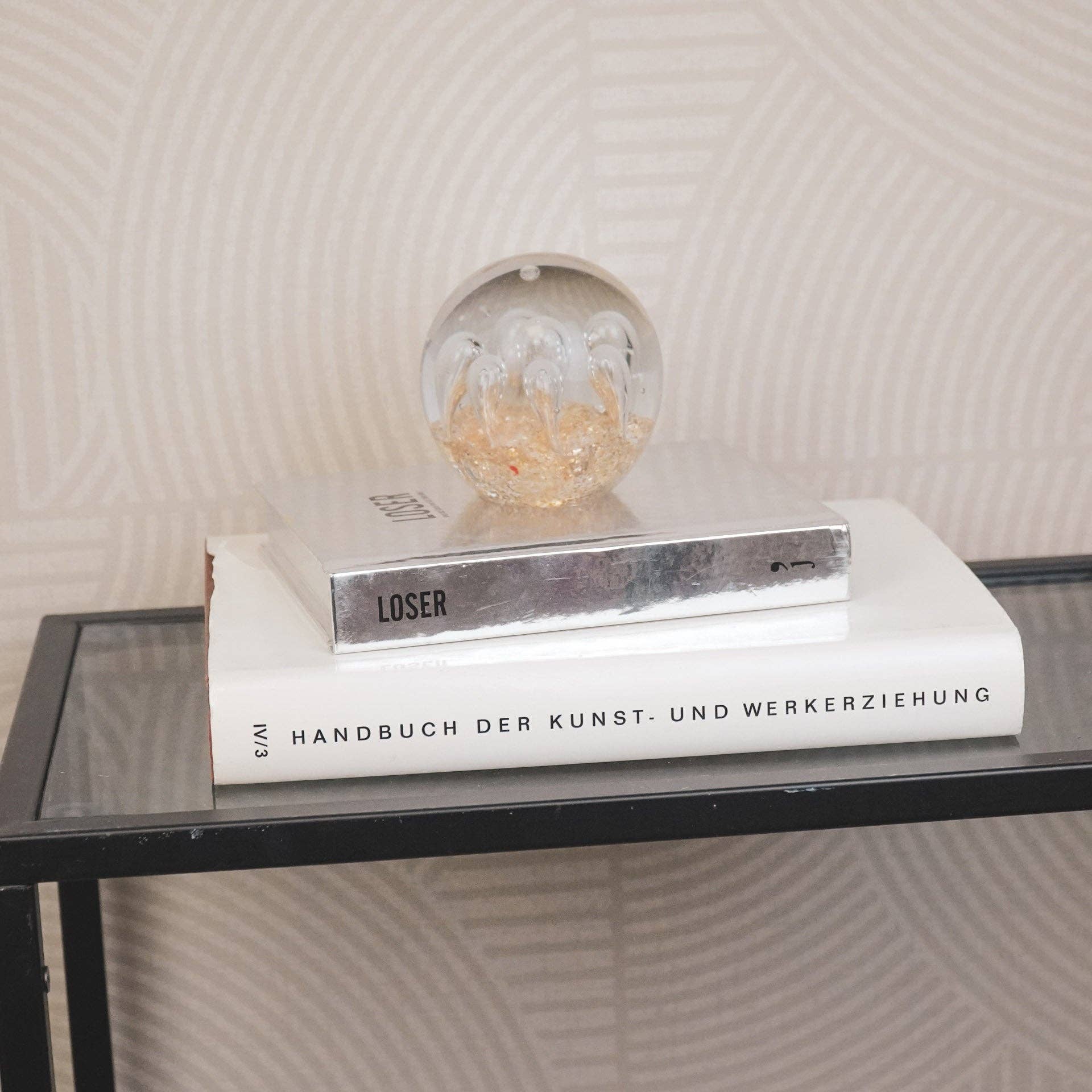 Housevitamin bv – Engroshandel Forhandlereksemplar – Ornament - Pressepapir - Boble - Glas - Guld - 8x8cm1