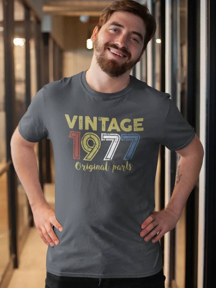 ULTRABASIC - Grafiskt tryckt vintage 1977 T-shirt herr djup svart för wholesale av ULTRABASIC