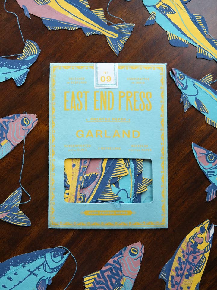 Ghirlanda cucita con pesci per la vendita all'ingrosso da parte di East End Press (UK/EU/AU/NZ)