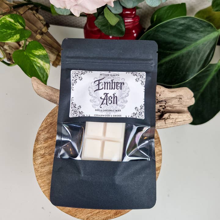 Vaxsmält 'Ember Ash' - Cederträ & Rök för wholesale av Moon Omen