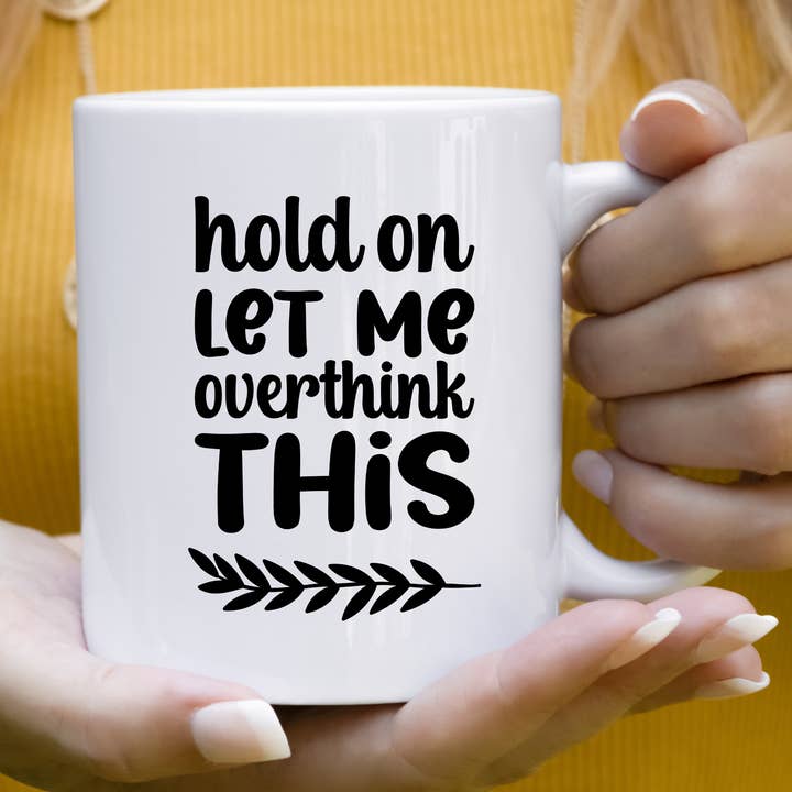 Espera, deixa-me pensar demais nesta caneca engraçada. por atacado de Hello Gorgeous Mugs
