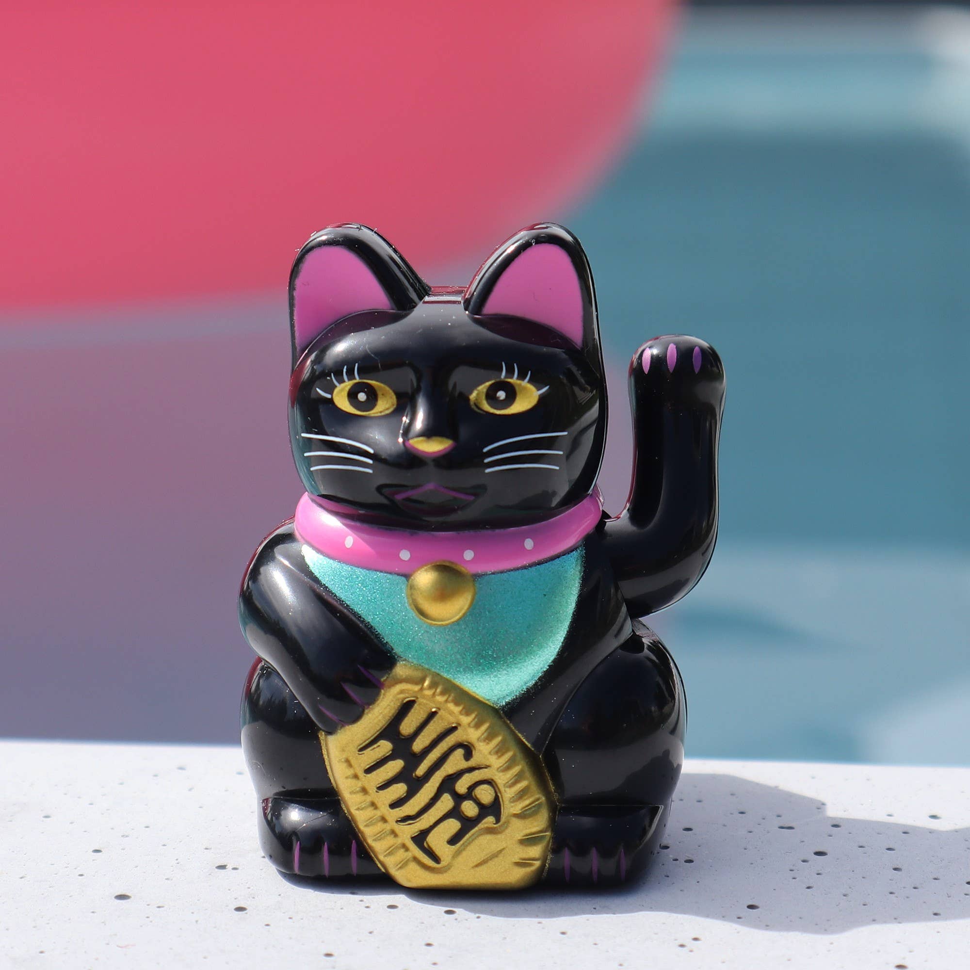 Tribal Trade GmbH - Wholesale Decorative Figurine - Lucky cat mini Maneki-neko black wave cat solar 5cm7