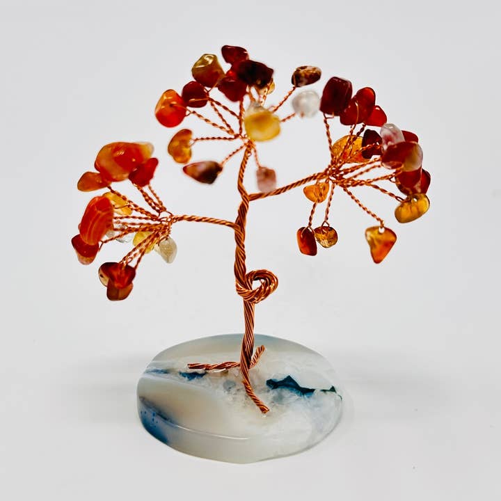 arbre de cornaline rouge pour la vente par RAW SPIRIT NYC