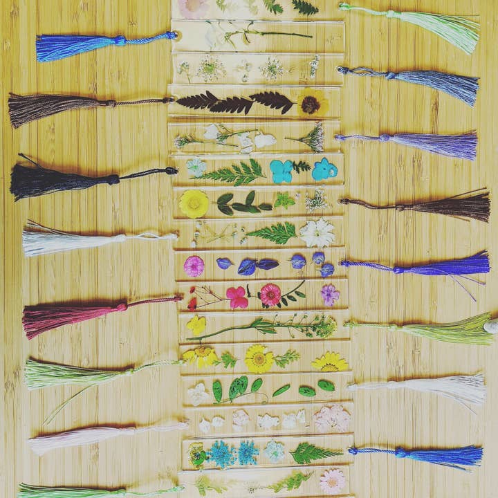 Marcador de resina transparente de flores prensadas coloridas para venta al por mayor de Paeday Design