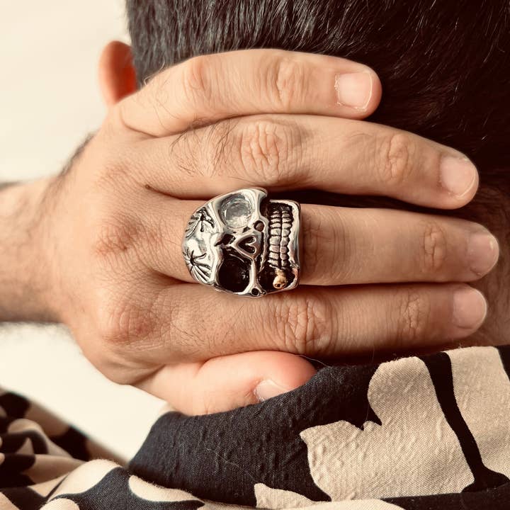 WJW – wholesale Cocktail/statement ring – Stainless Steel Skull Smoking 18K Gold PVD Coated Cigar And Single CZ Eye Ring