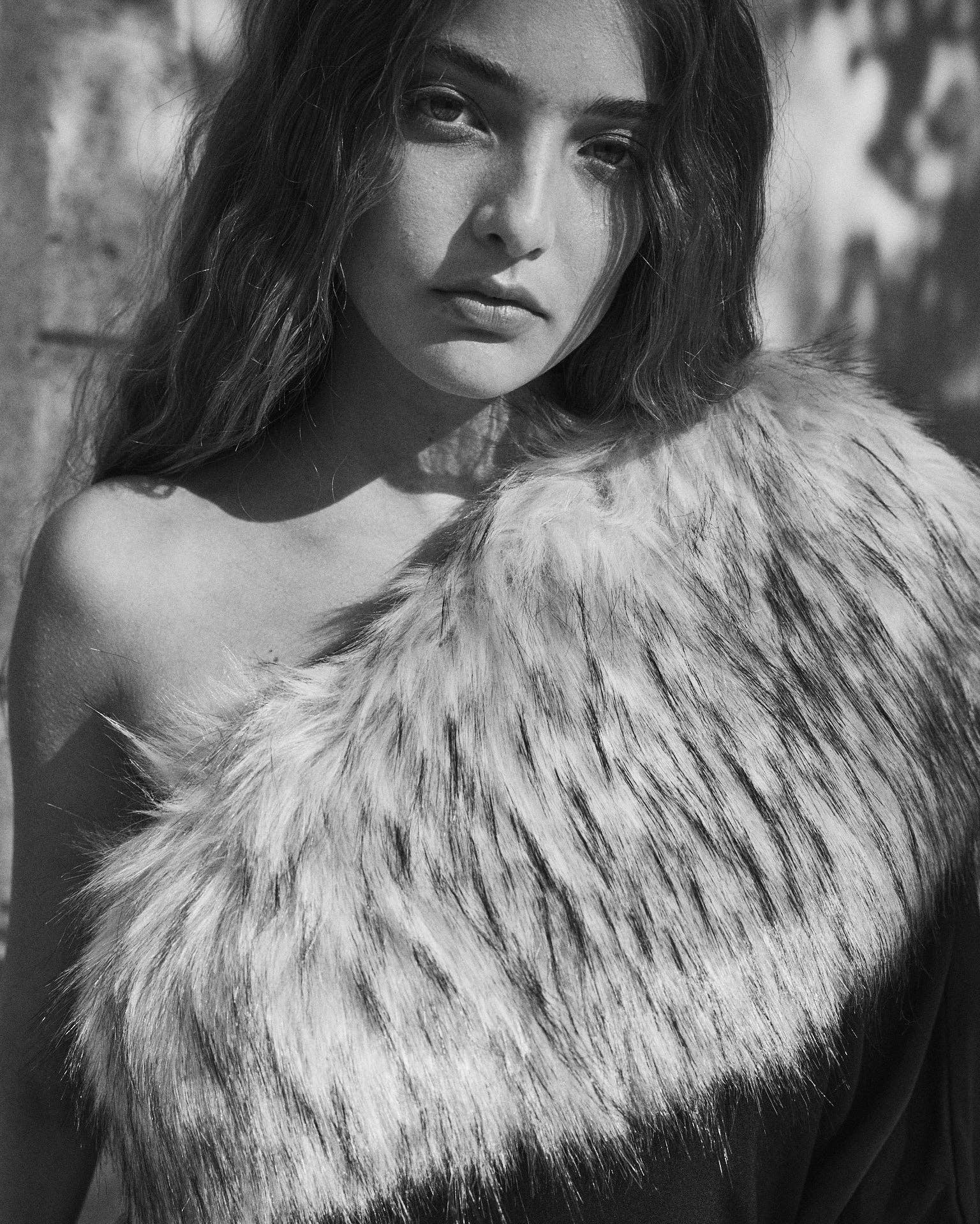 Bruna - Wholesale Wrap - Women's - Leah Beige Stole · Madame ·4