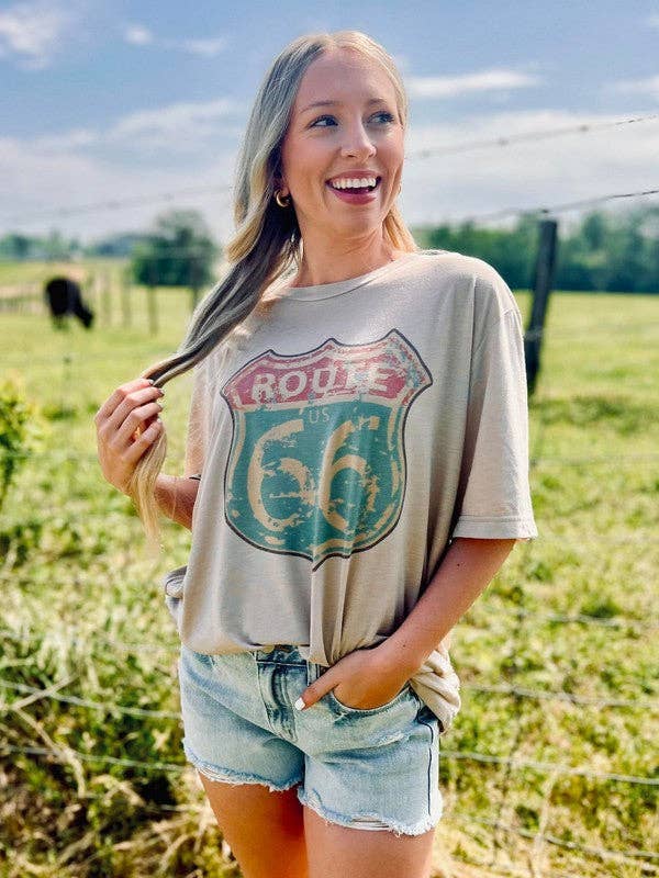 Dash Forward Wholesale – wholesale Screen printed t-shirt – Women′s – Route 66 Distressed Road Sign Tee2