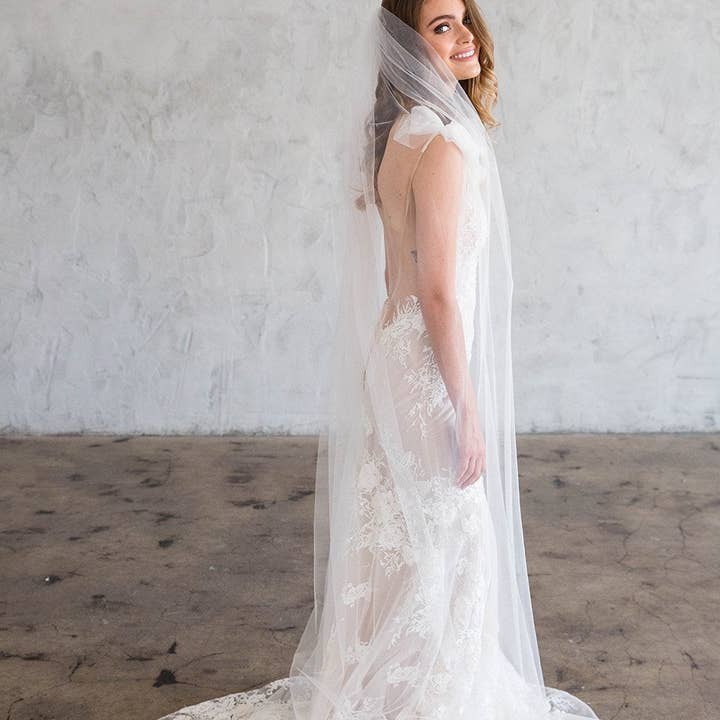 Brides & Hairpins – Großhandel Schleier – Damen – JOLI BODENLANGER SCHLEIER - EINFACHE SCHNITTKANTE2