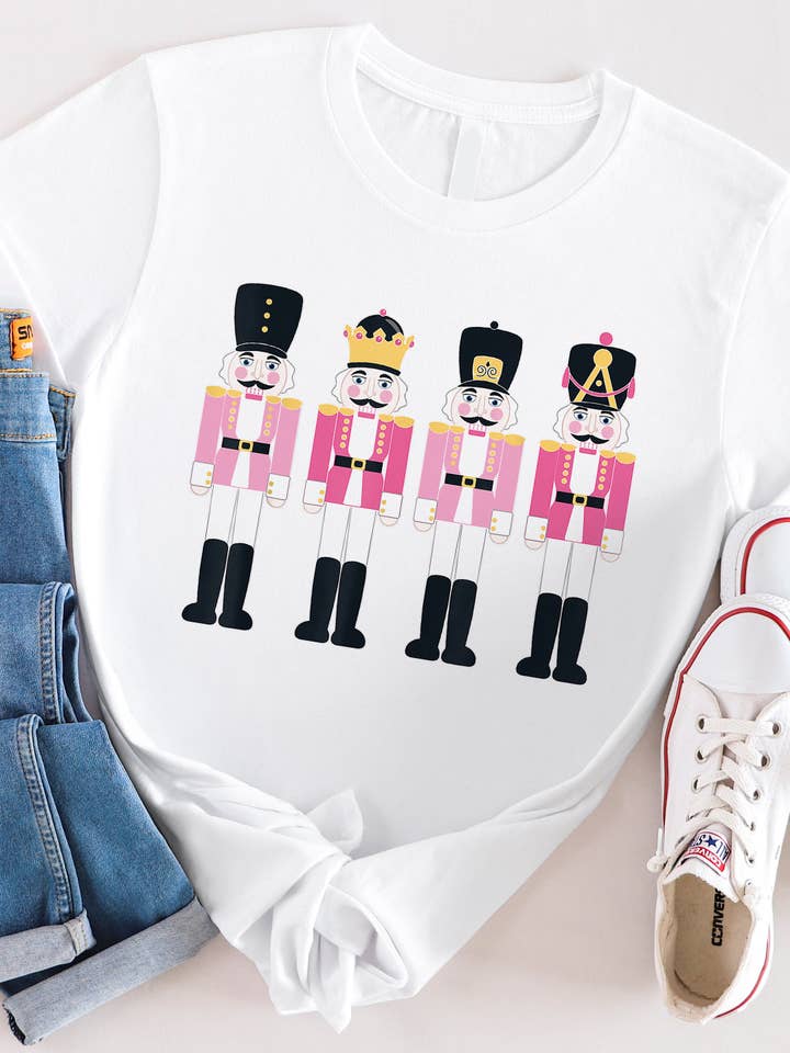 Rosafarbenes T-Shirt mit Nussknacker-Grafik für den Großhandel von Tickled Teal