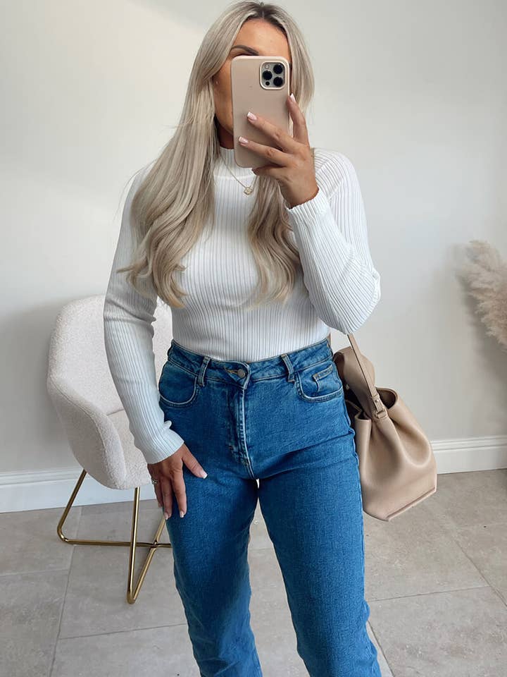 Top en tricot côtelé panaché à col haut blanc pour la vente par In The Style