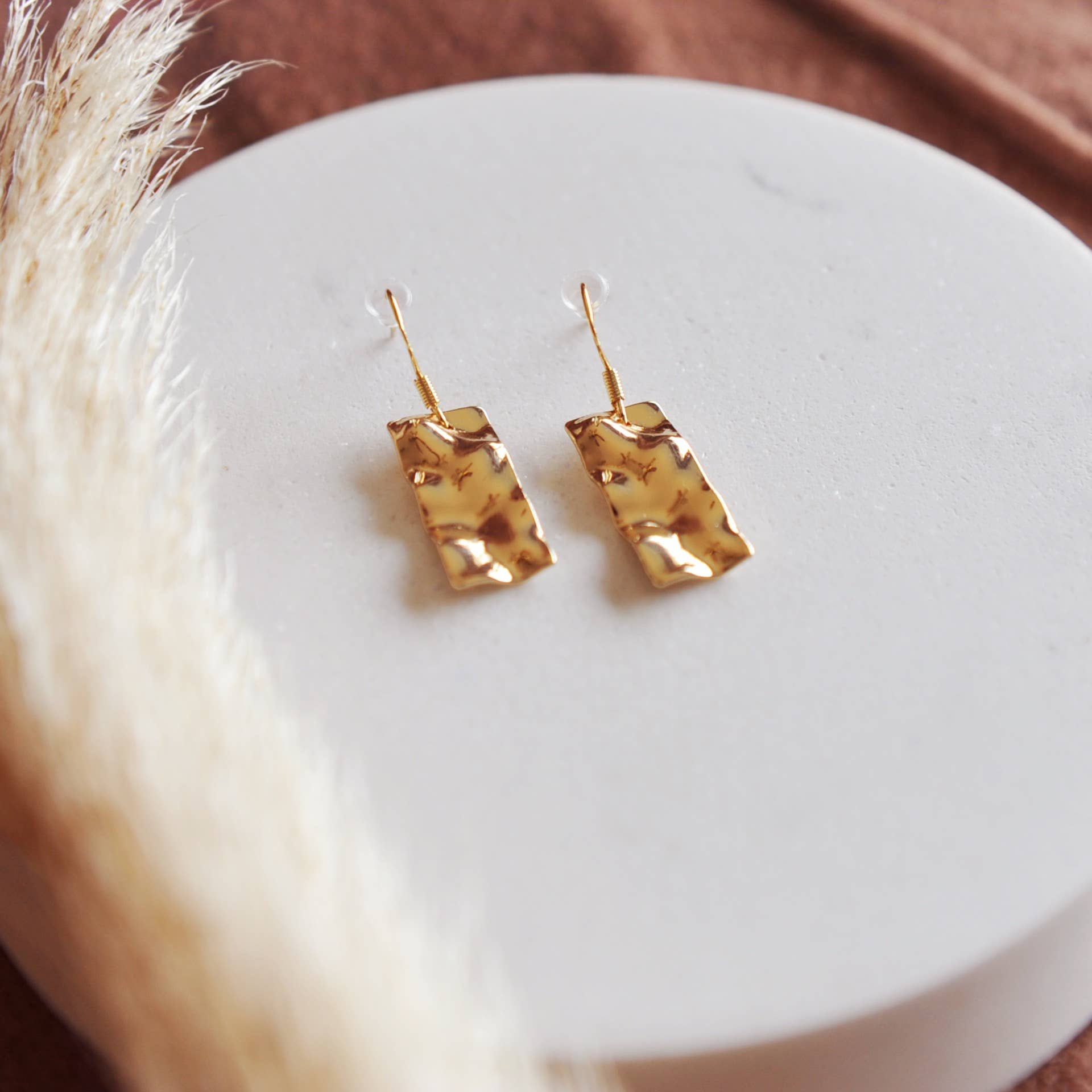 Oh So Lovely – wholesale Dangle earrings – Kinsley Modern Hammered Earrings6