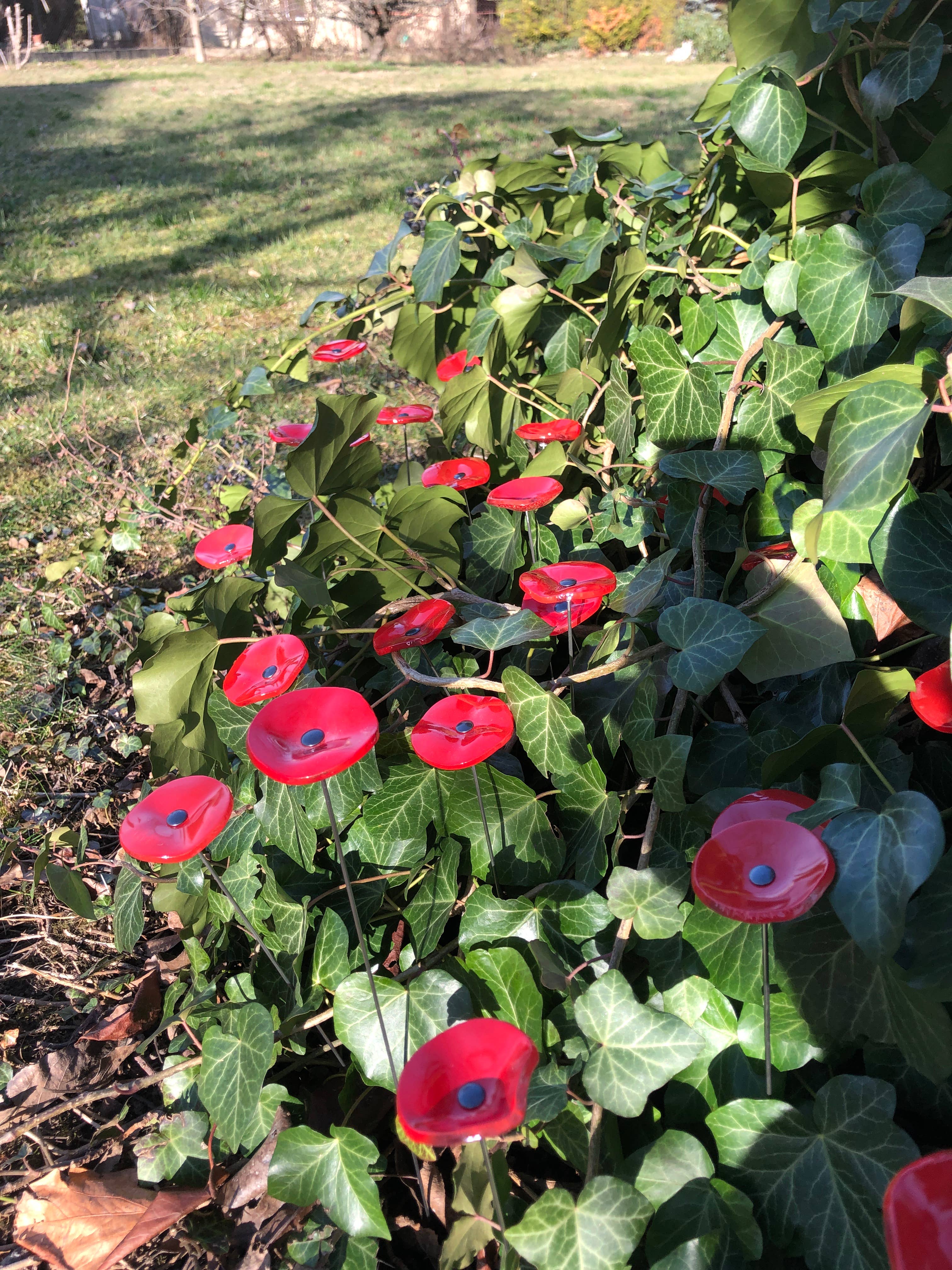 CARNEOL GLASS - Wholesale Garden/Lawn Stake - Small Glass Flower For Outside In Red14