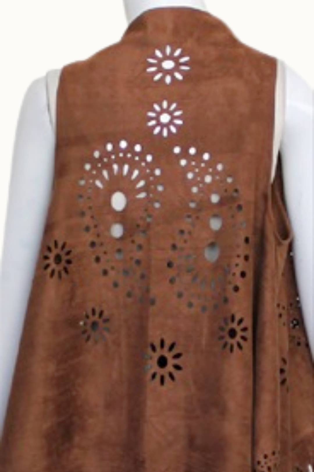 Olive & Pique - Venta al por mayor Chaleco de punto - Mujer - Chaleco vegano de gamuza con borlas y detalles recortados3