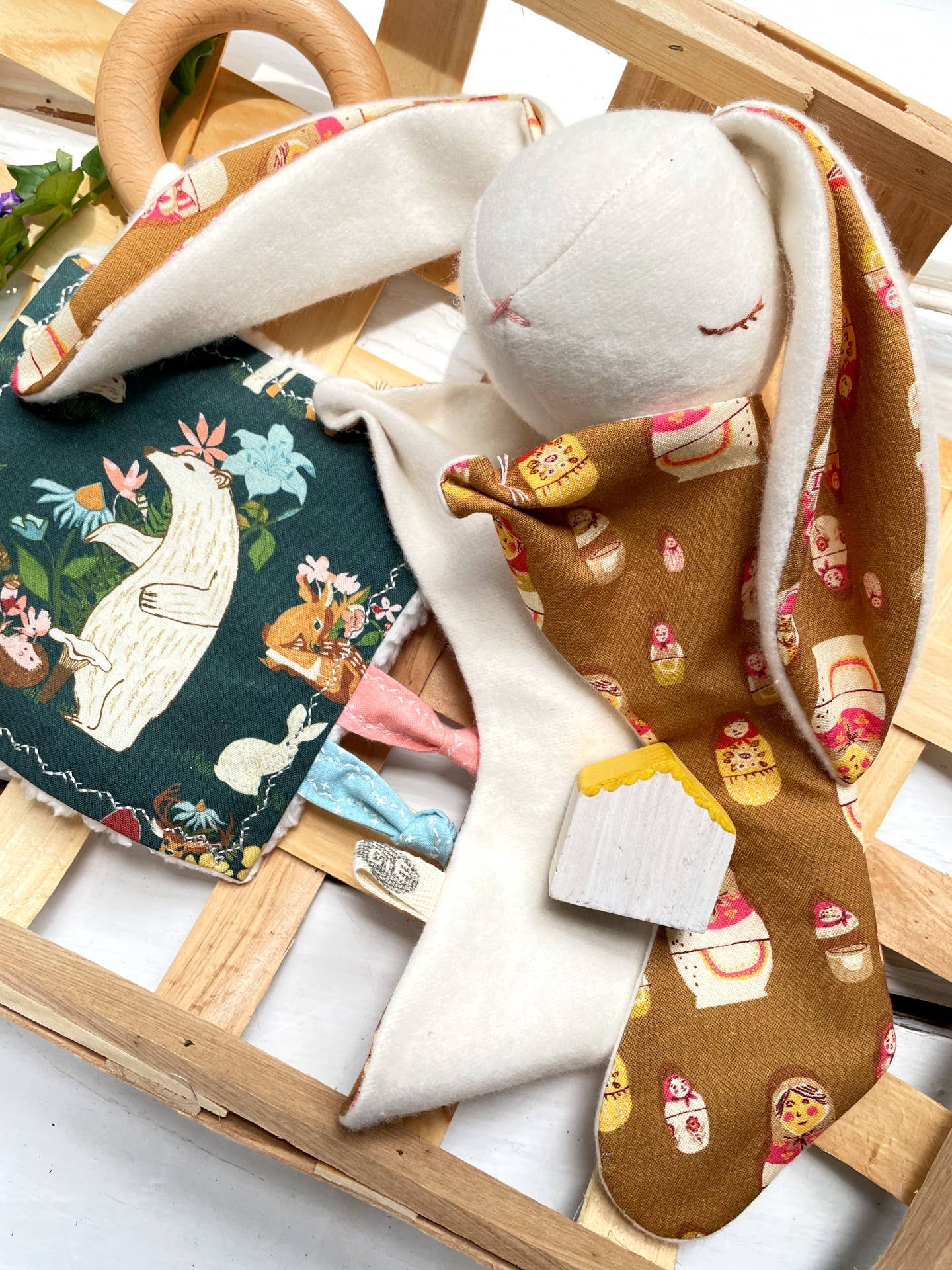 The Bird & Elephant – Engroshandel Knitrende legetøj med mærker - Baby – Woodland Crinkle Tag legetøj med begyndervanskeligheder Ring2