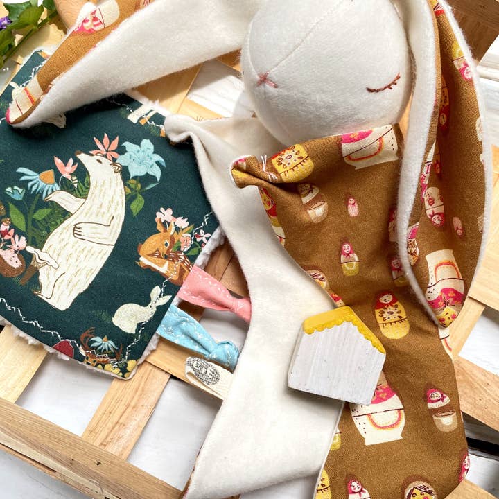 The Bird & Elephant – Engroshandel Knitrende legetøj med mærker - Baby – Woodland Crinkle Tag legetøj med begyndervanskeligheder Ring2