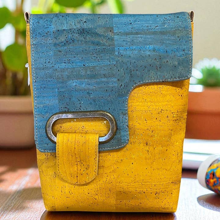 Cork suitcase, model Eros, mustard base for wholesale by Atelier da Cortiça