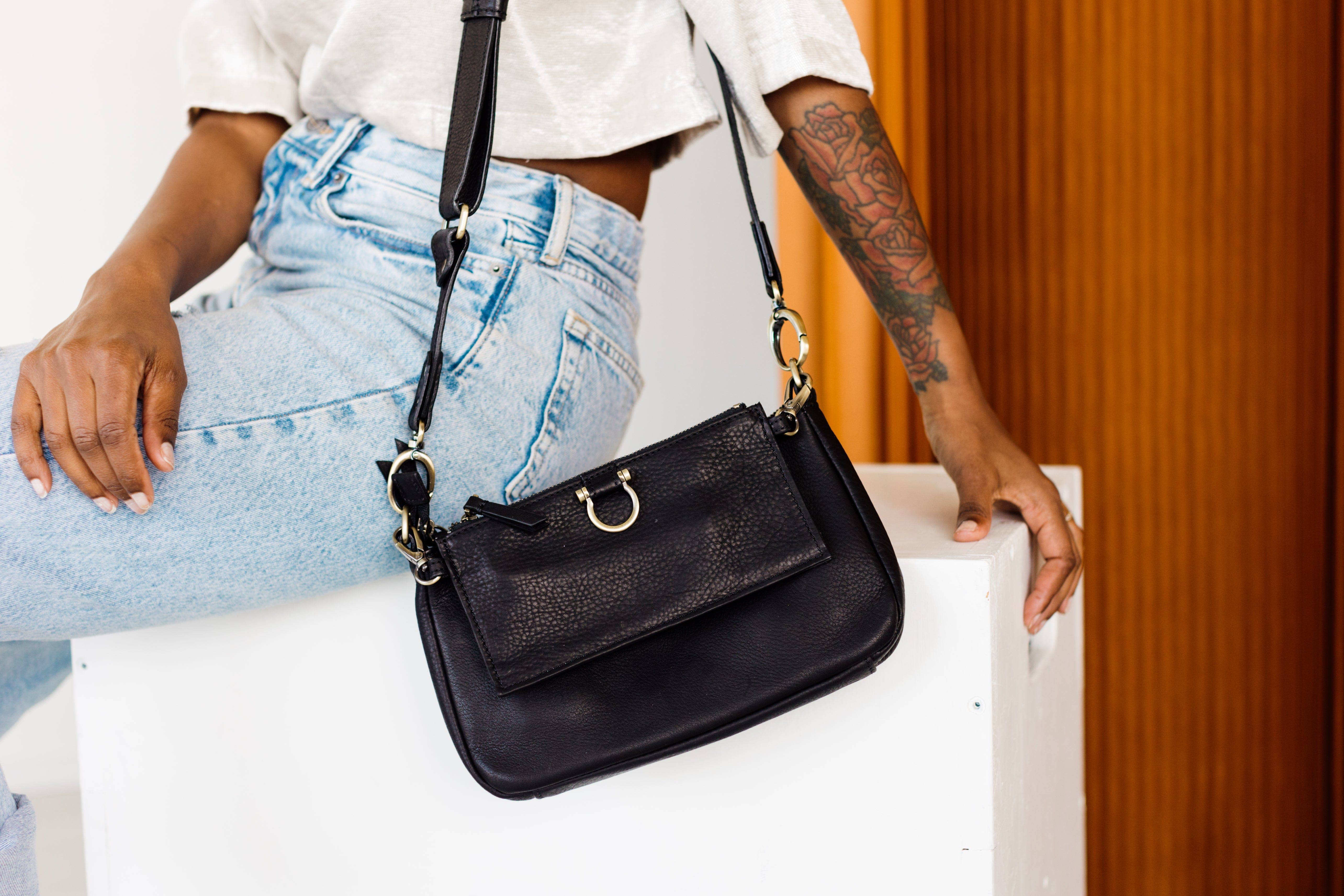 Sapahn - Wholesale Crossbody Bag - Women's - AE Crossbody Wristlet Wallet125