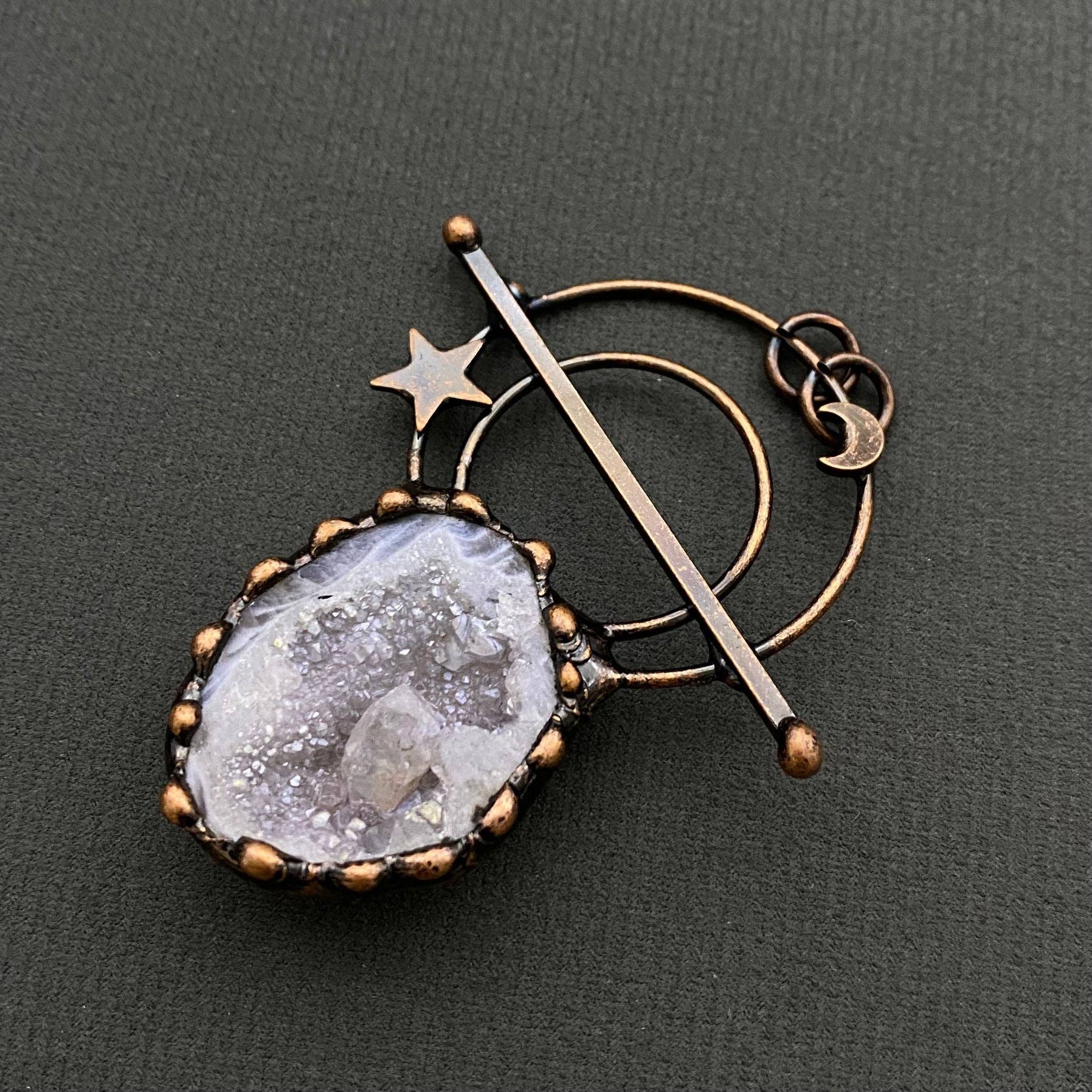 Mio Queena - Wholesale Spiritual Stone/Crystal - Vintage Star Moon Agate Treasure Basin Stone Pendant - CS