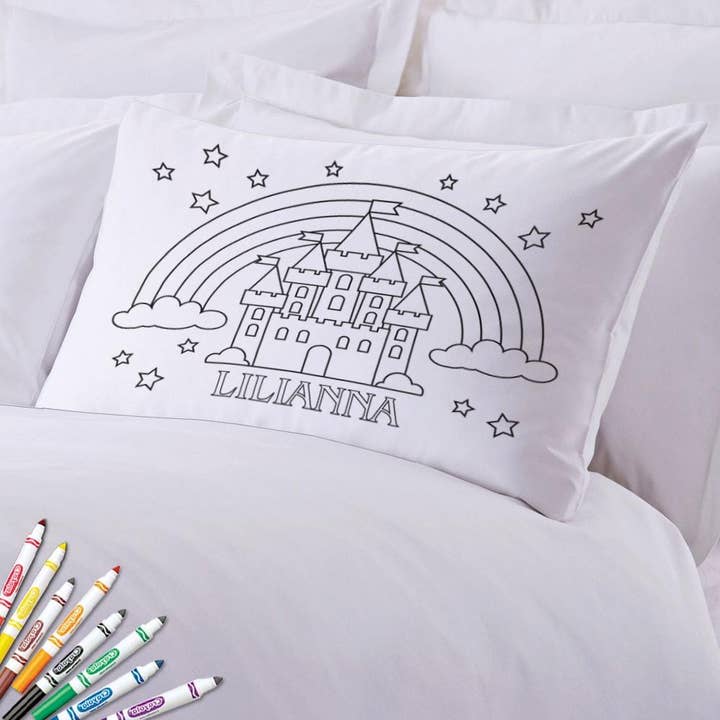 Federa per dormire personalizzata Rainbow Castle per bambini Add Color per la vendita all'ingrosso da parte di Monogramonline Inc.