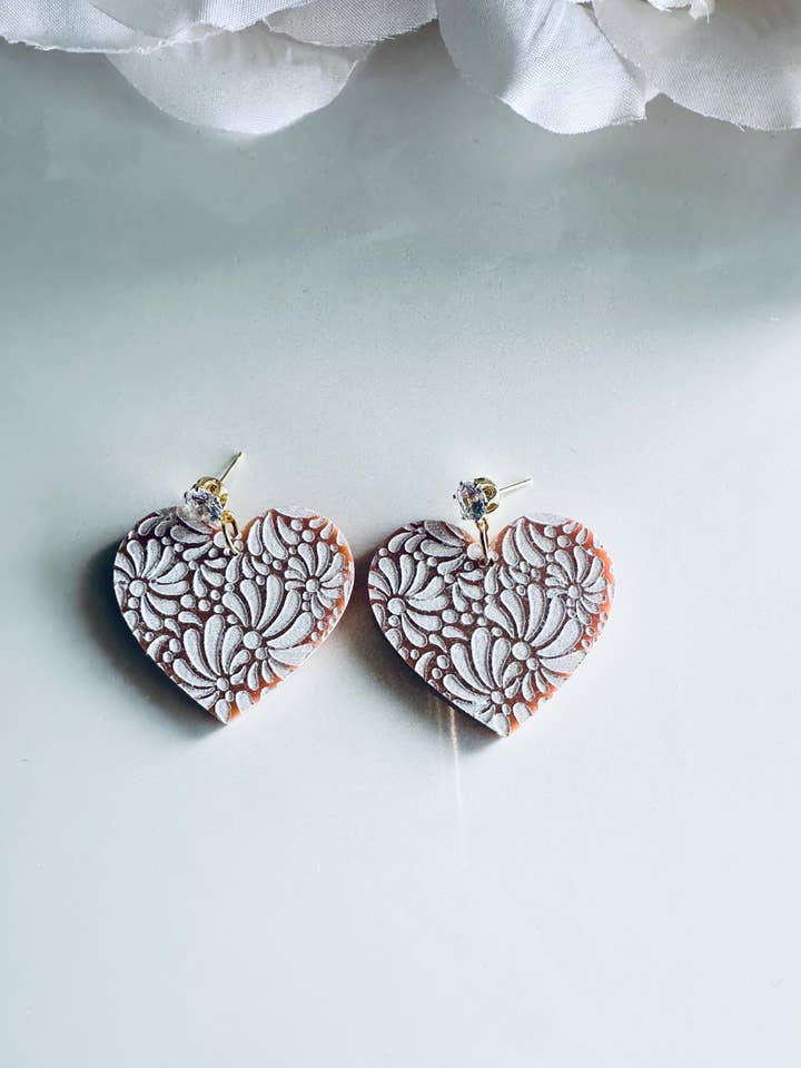 Handgemaakte Talavera Hart Oorbellen | Acryl voor wholesale door Marden S Design