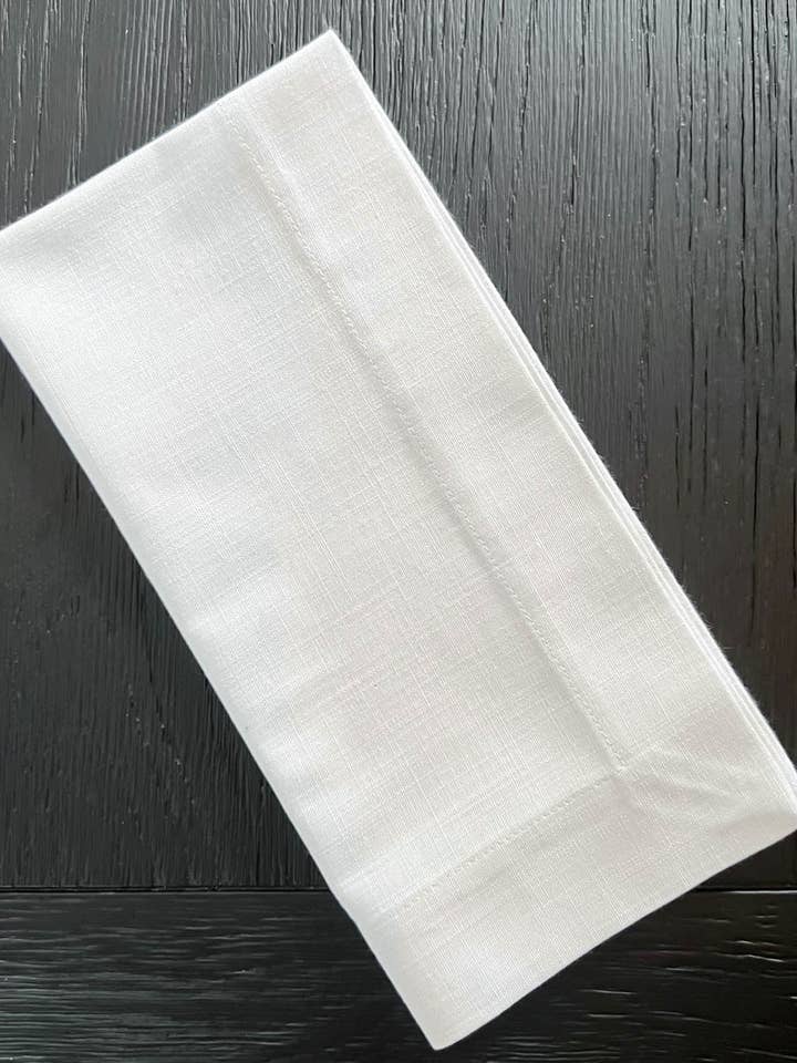 Serviette en lin blanc pour la vente par KATIE FARNAN