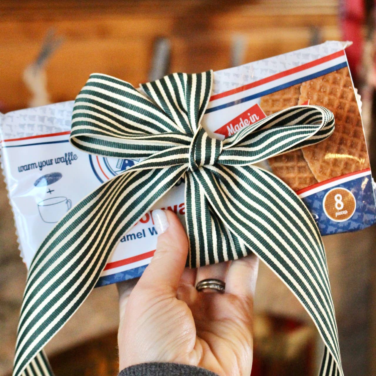 Finger Licking Dutch Stroopwafel Cookies - Venta al por mayor Galletas - Galletas Stroopwafels Holandesas con Caramelo, bandeja de 8 unidades (12 unidades por paquete)3