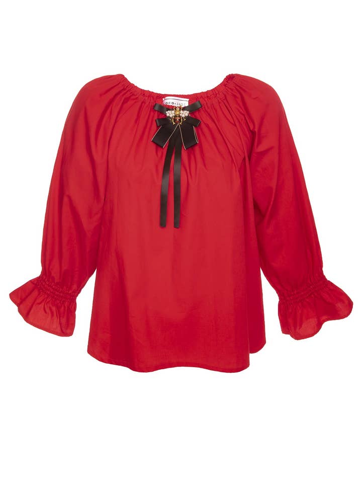Top Mary en coton Red Couture avec broche à nœud en forme d'abeille pour la vente par Coco + Jase