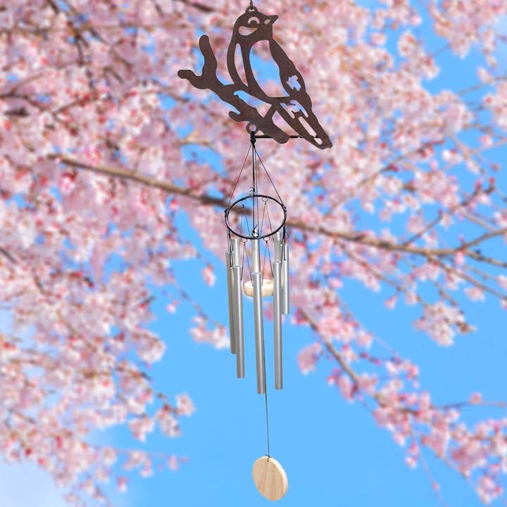 Carillon éolien en fer rouillé avec oiseau pour la vente par Antikas