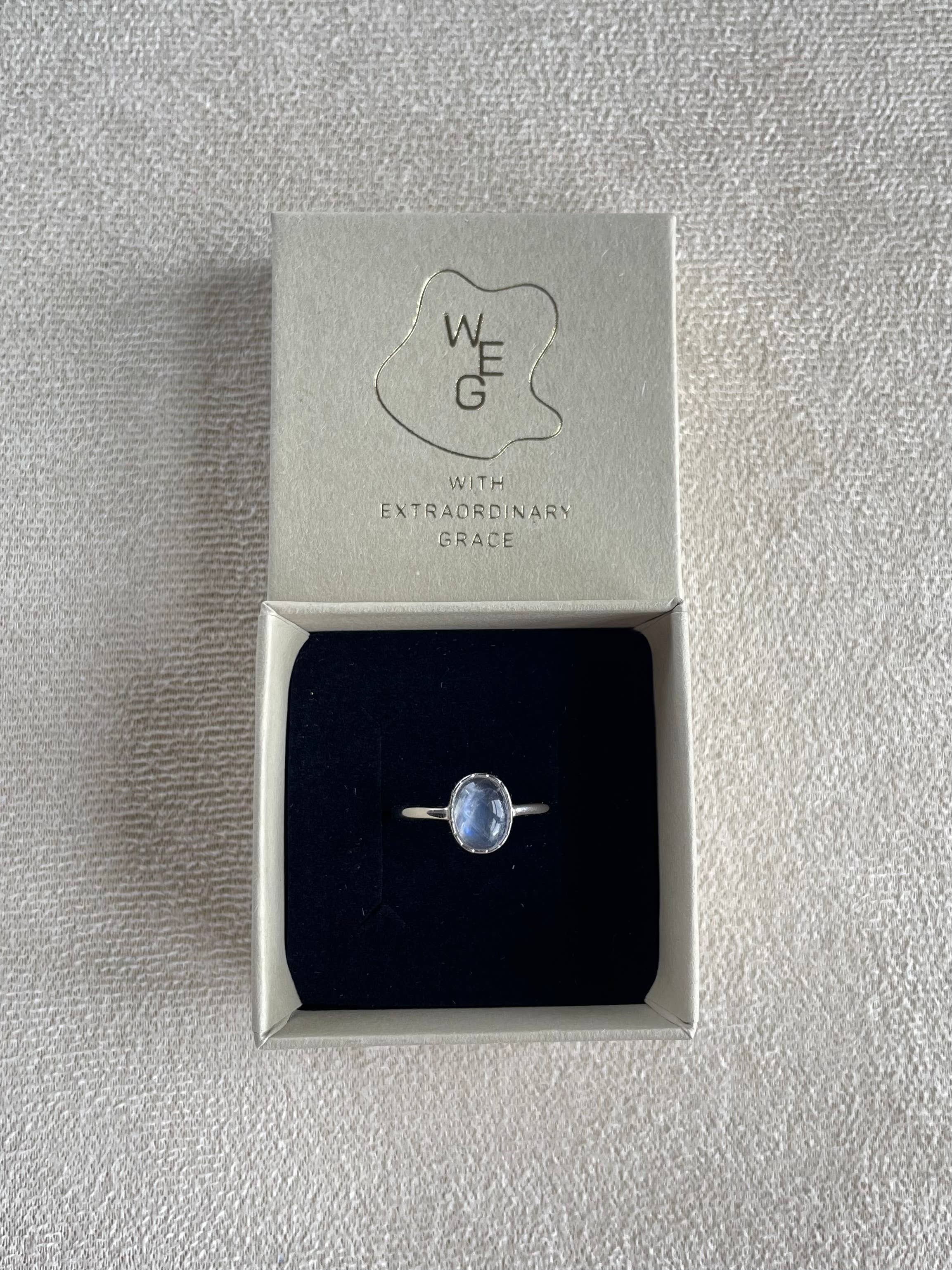 With Extraordinary Grace - Vendita all'ingrosso Anelli con pietra singola/solitario - Anello regolabile in argento sterling con pietra di luna6